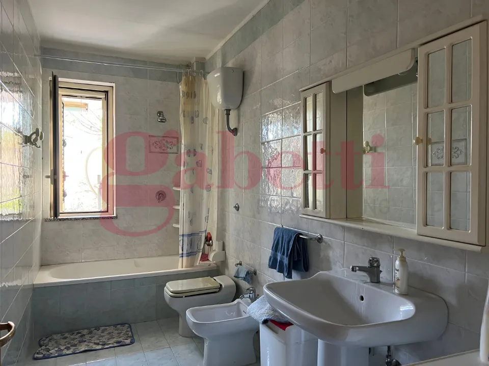 Salles de bain - Mansard Apartment with Terraces in Telese Terme