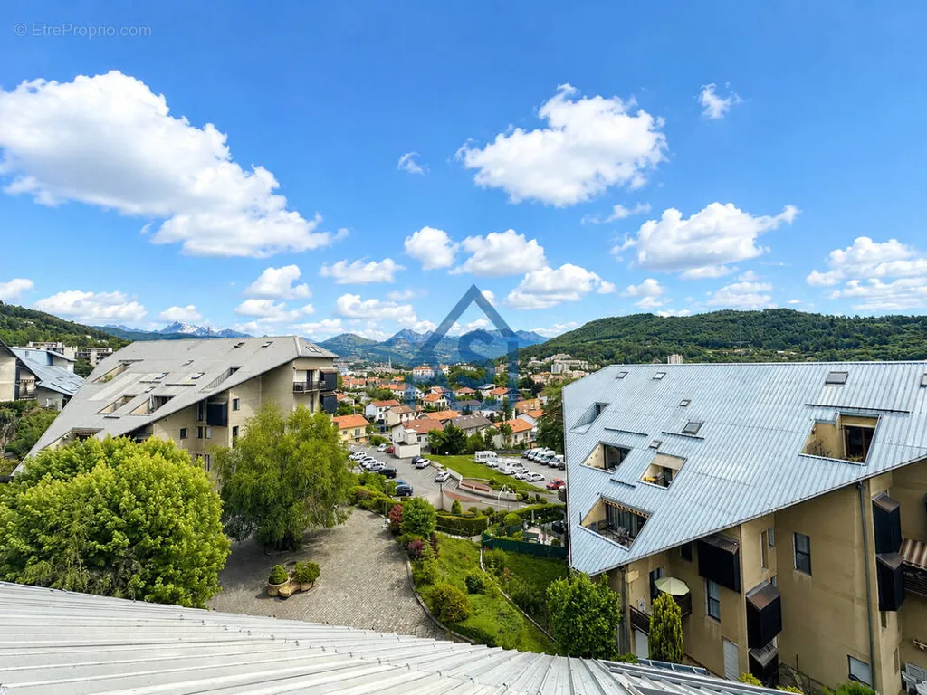 Balcon - Appartement T5 en Triplex avec Terrasses et Parking Privatif