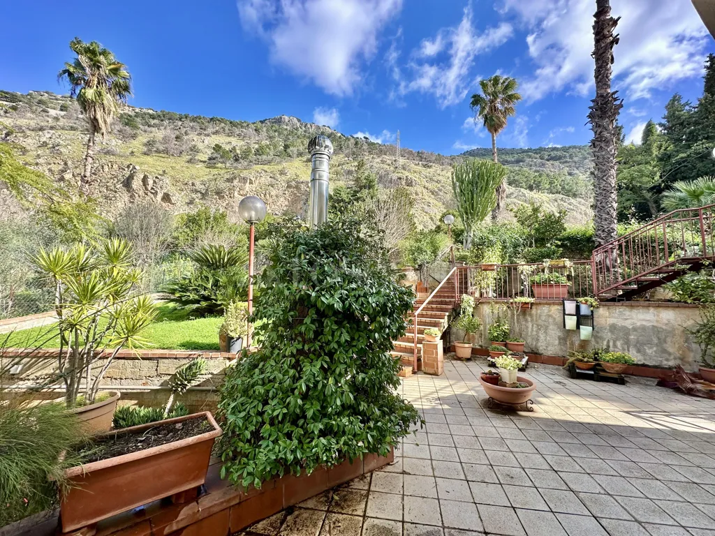 Terrass - Luxury Villa with Circular Design in Palermo