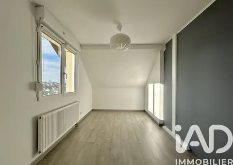 Pièces - Duplex Lumineux avec Balcons à Oeting