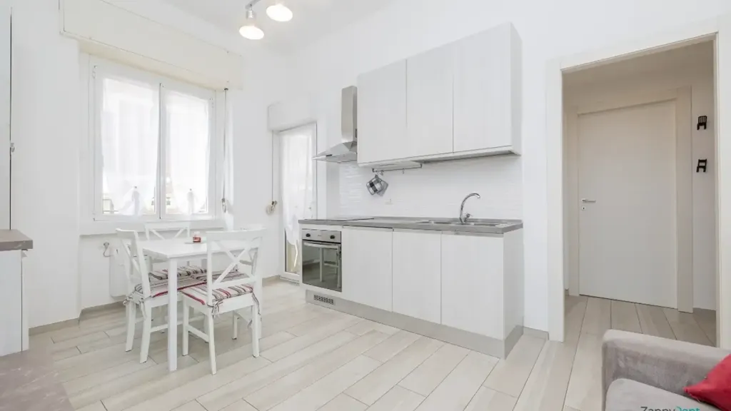 Cuisine - Brightly Laid-out Flat with Balcony in Milan