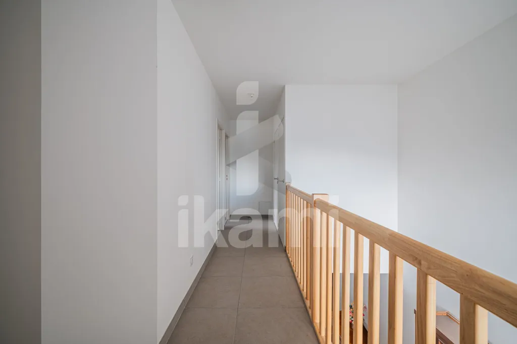 Entrée - Appartement Duplex T5 avec Balcon à Voiron