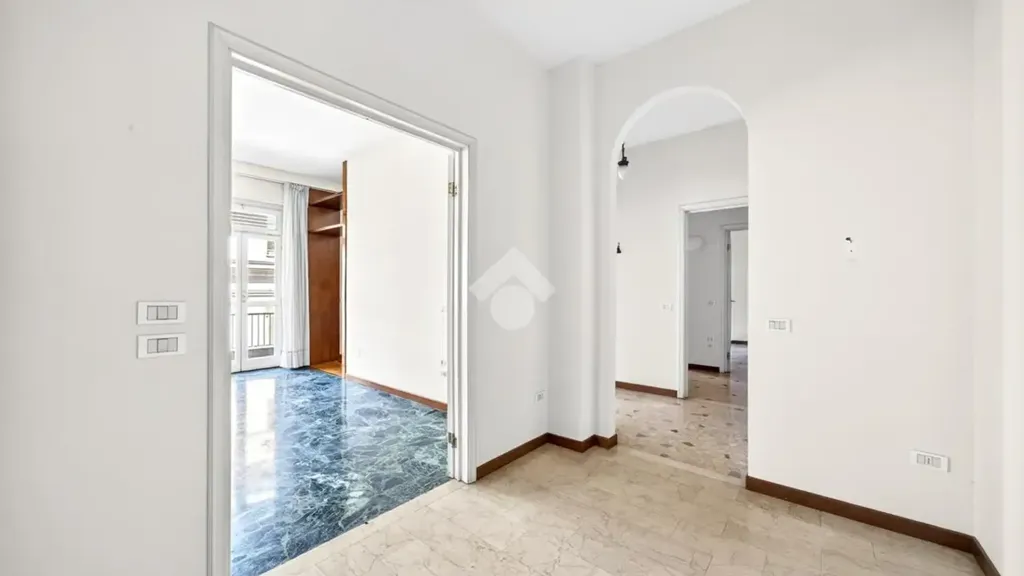 Ingresso - Spacious Apartment with Balcony in Brescia