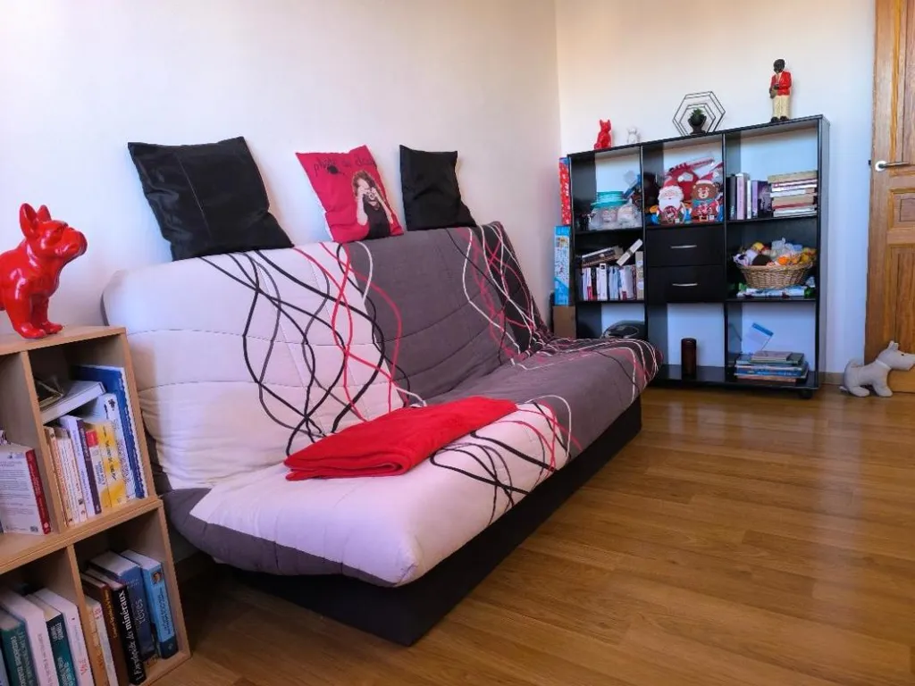 Elutuba - 4-Bedroom Apartment with Balcony in Nîmes
