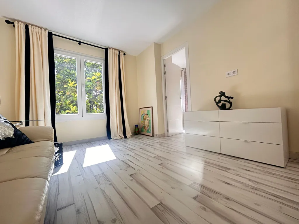 Chambres - Renovated Apartment with Terrace in Urban Centre