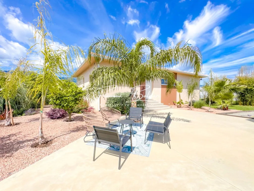 Terrasse - Villa contemporaine avec piscine à l'ouest