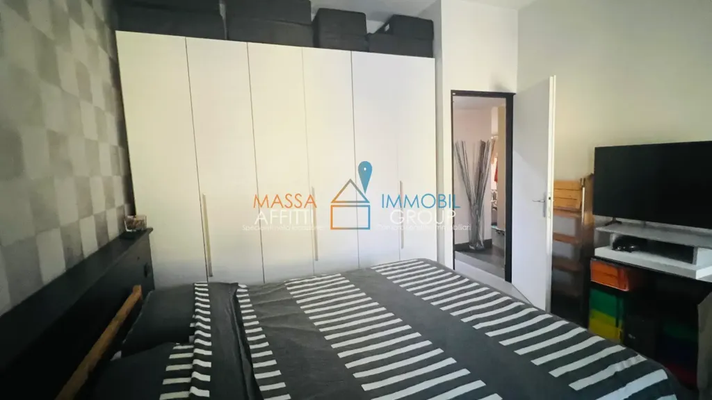 Chambres - Semi-detached House with Veranda in Massa