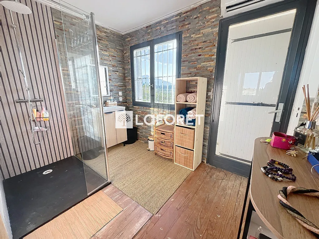 Bagni - Villa with Pool and Views in Laroque-des-Albères