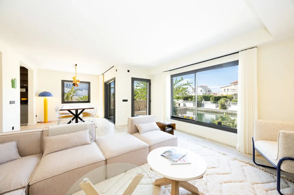Wohnzimmer - Contemporary Villa with Private Mooring in Empuriabrava