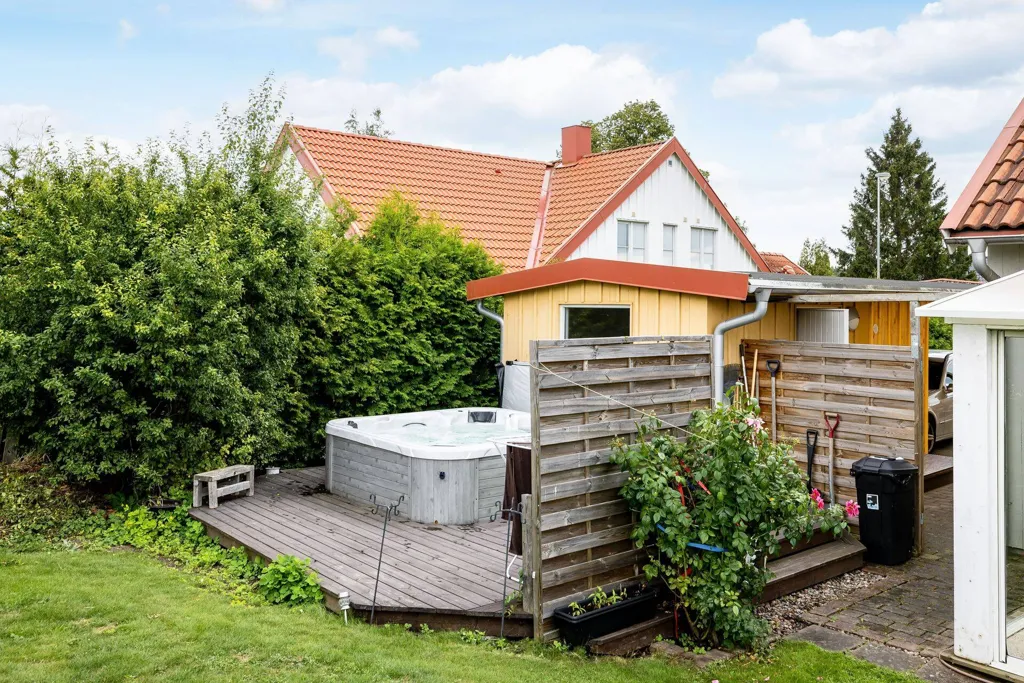 Aed - 1½-Storey Villa with Spa in Eskilstuna