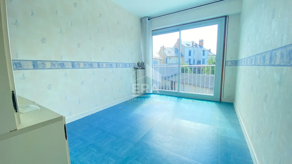 Toad - 3-Bedroom Apartment with Balcony in Orleans