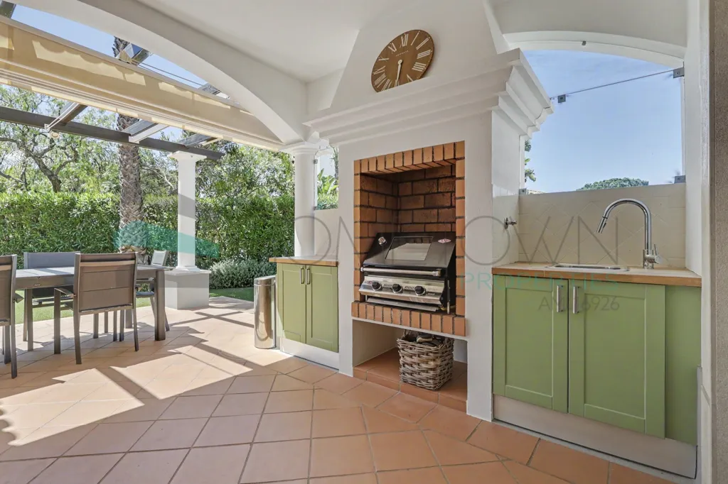 Terrazza - 5-Bed Villa with Pool in Vila Sol, Loulé