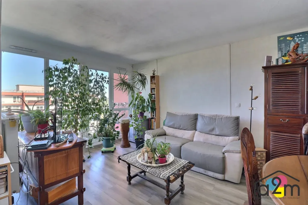 Séjour - Appartement F4 avec Balcon dans Résidence Sécurisée
