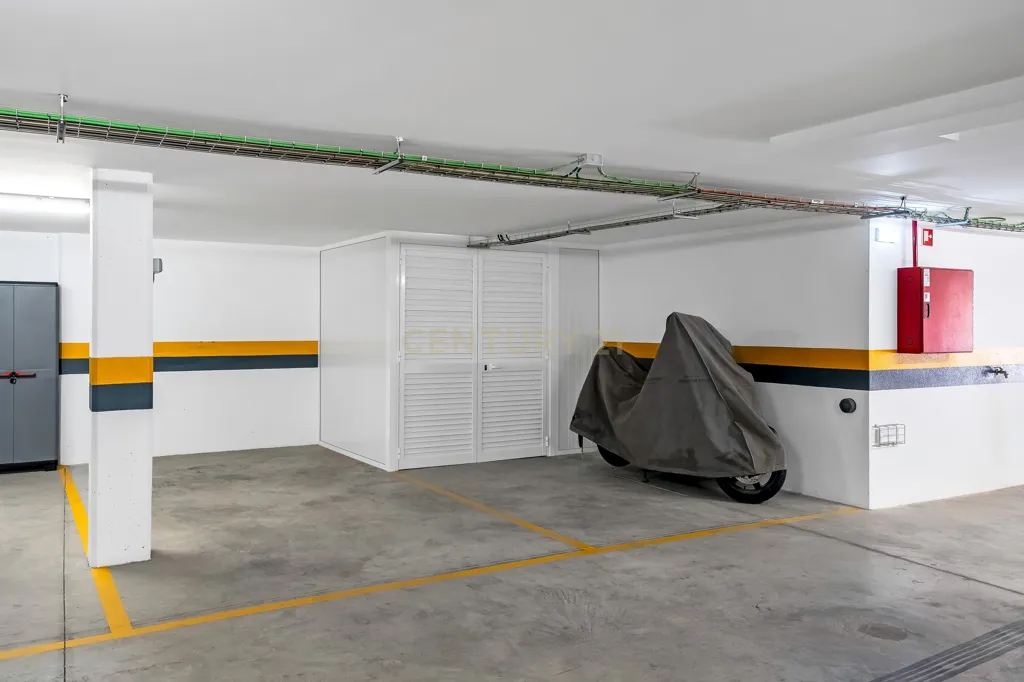Garage - Modern Apartment with Sea View in Albufeira