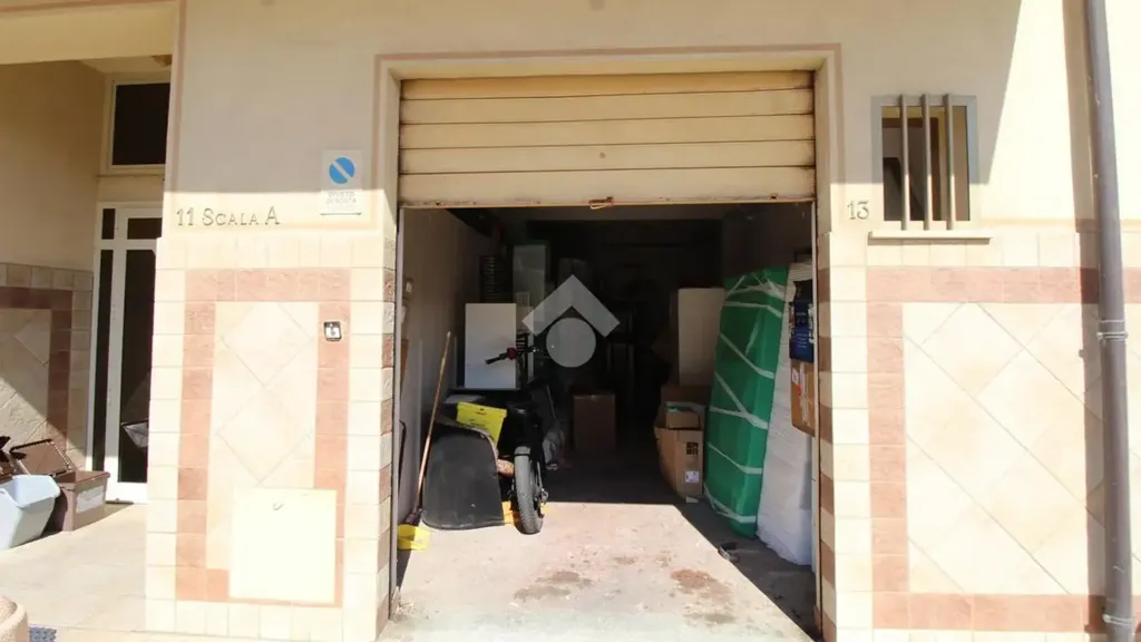 Garage - Apartment with Garage in Villa San Giovanni