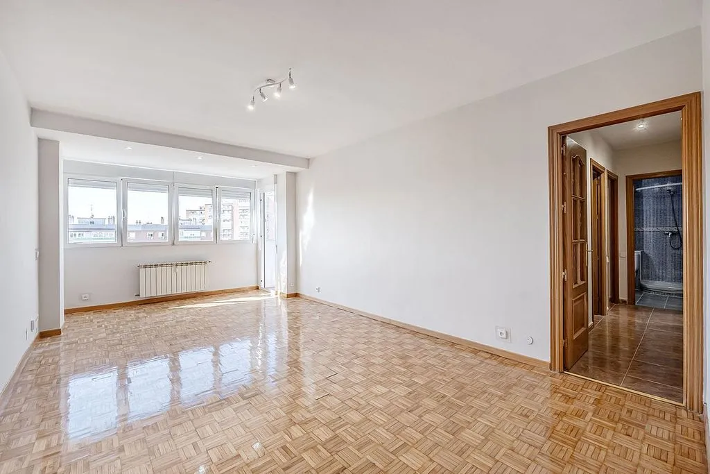 Pièces - 3-Bedroom Flat with Terrace in Aluche