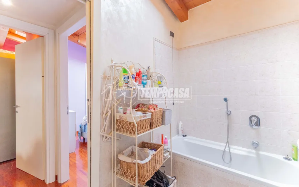 Vannitoad - Mansarded Flat with Terrace in Milan
