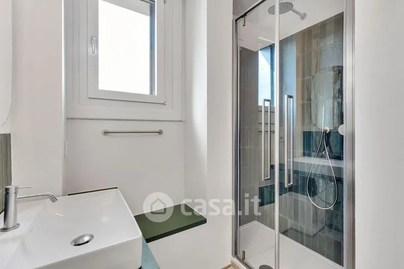 Salles de bain - Modernised Triplex with Balcony in Porta Romana