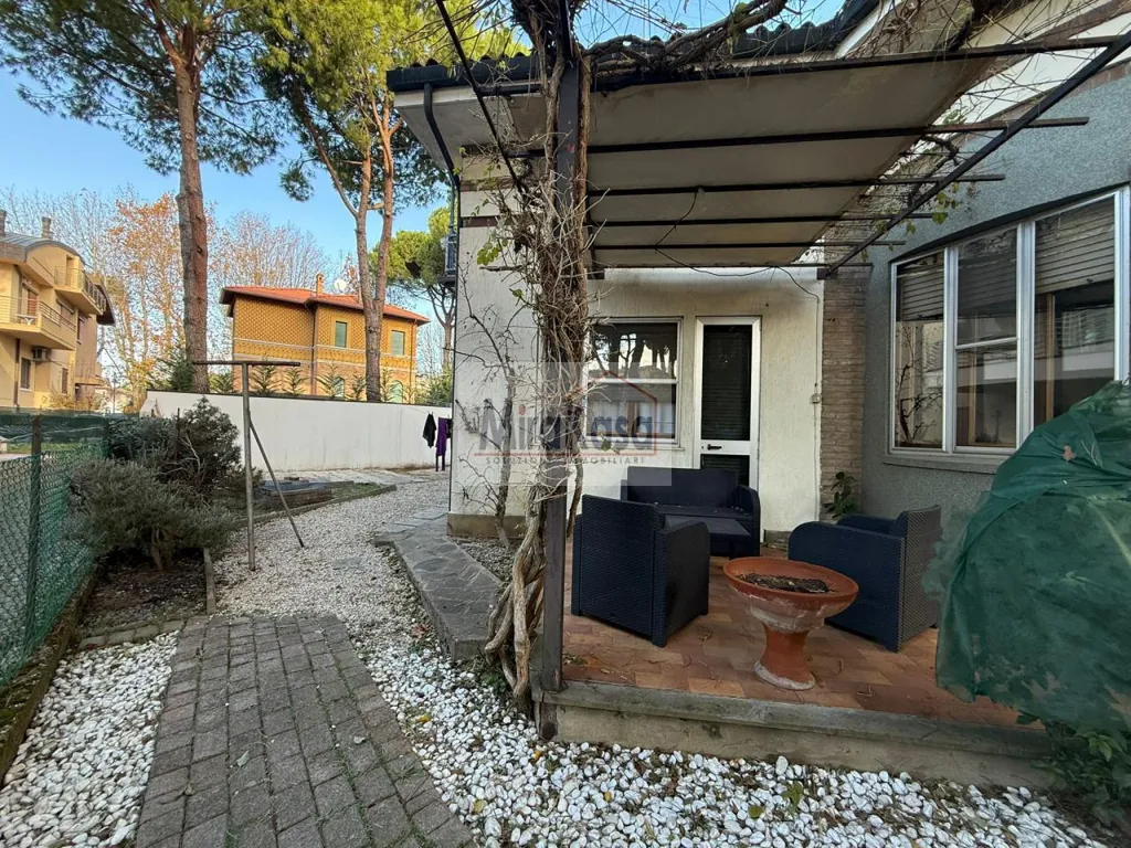 Terrass - Modernist Villa with Curved Design in Cervia