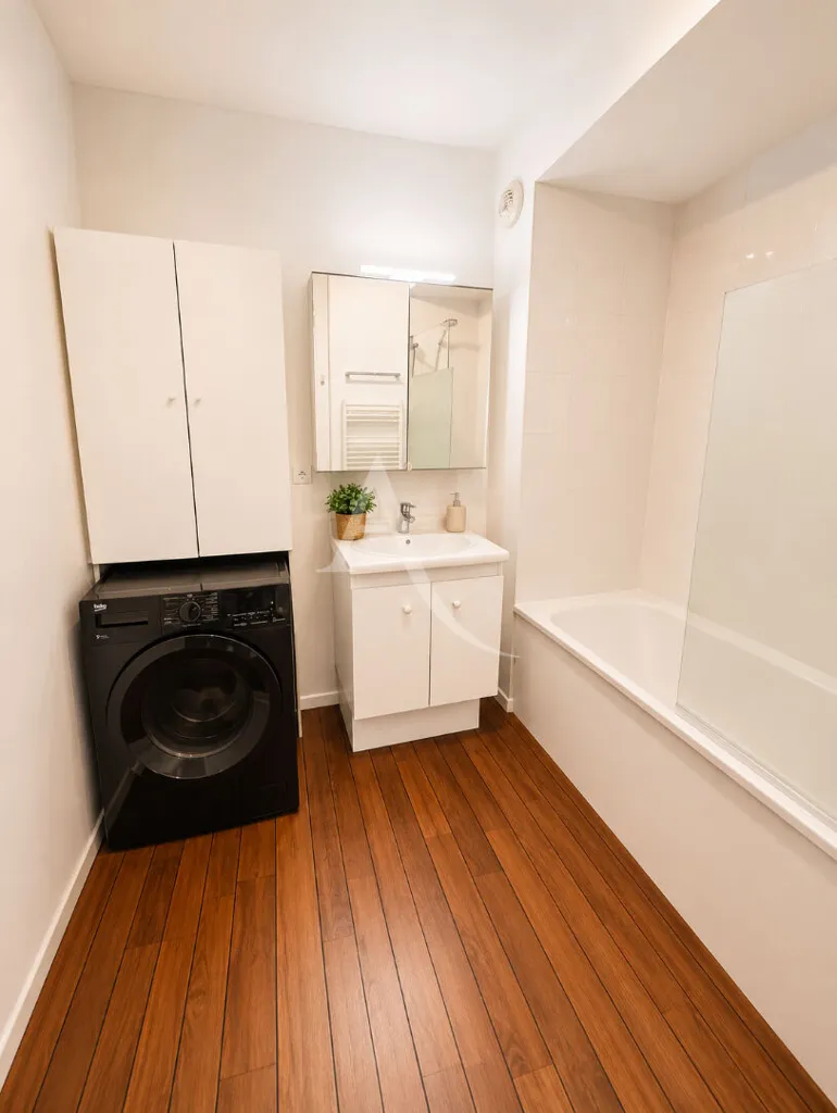 Bagni - Meubled 2-Bedroom Flat with Private Access in Serris Bourg