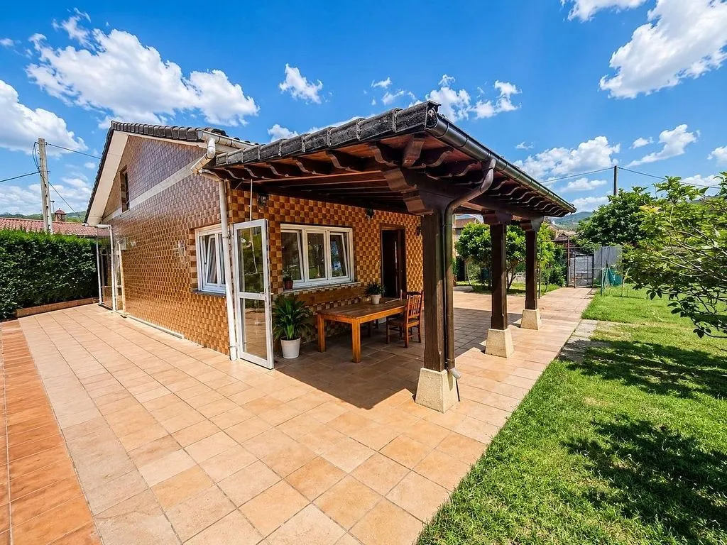 Terrace - Chalet with Garden in Corrales de Buelna
