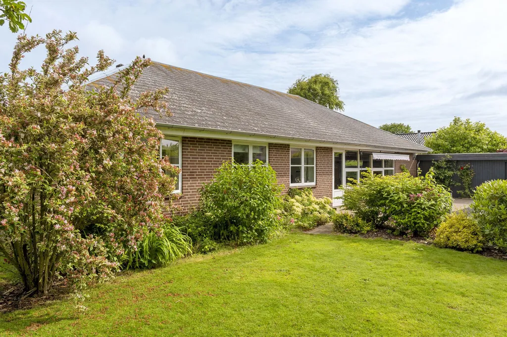 Aed - Fenced Villa with Garden in Esbjerg Ø