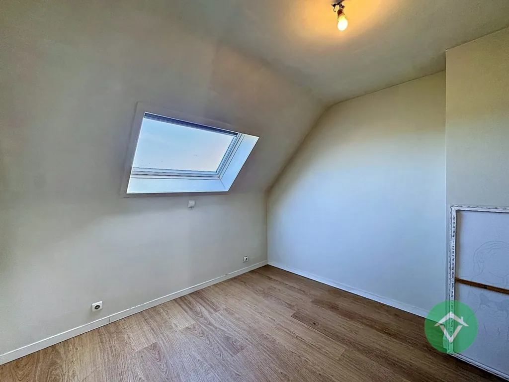Toad - House with Large Garage in Ichtegem