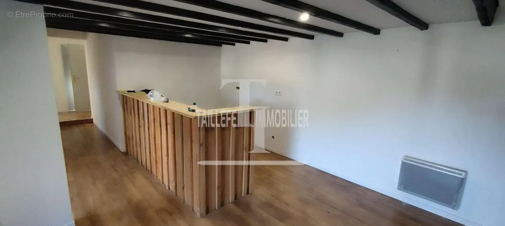 Esik - Commercial Property with Storage near Bergerac