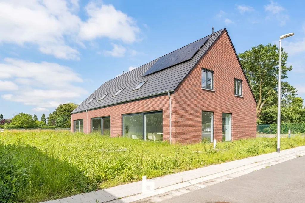 Exterior - Modern House with Solar Panels in Hooglede