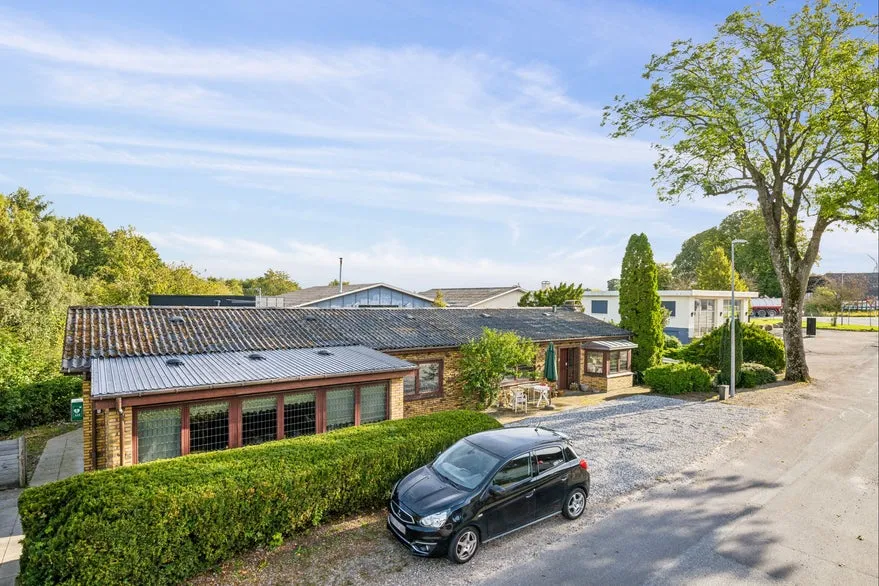 Välivaade - Mixed-Use Property with Garage in Sallinge