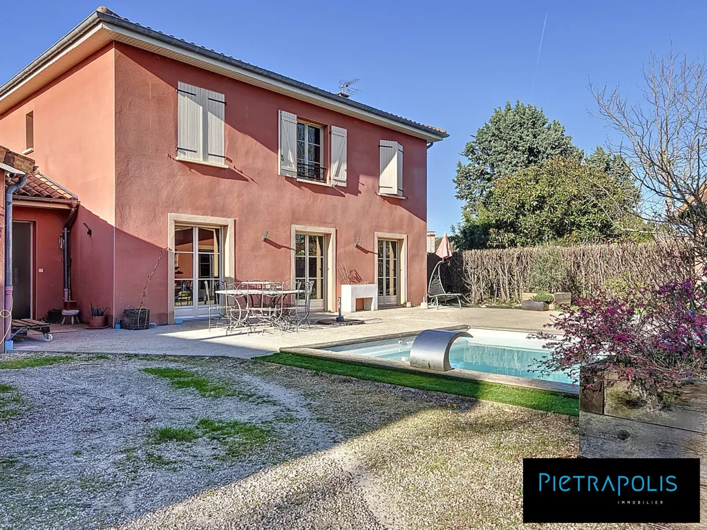 Bassein - Bastide-Style House with Pool in Civrieux