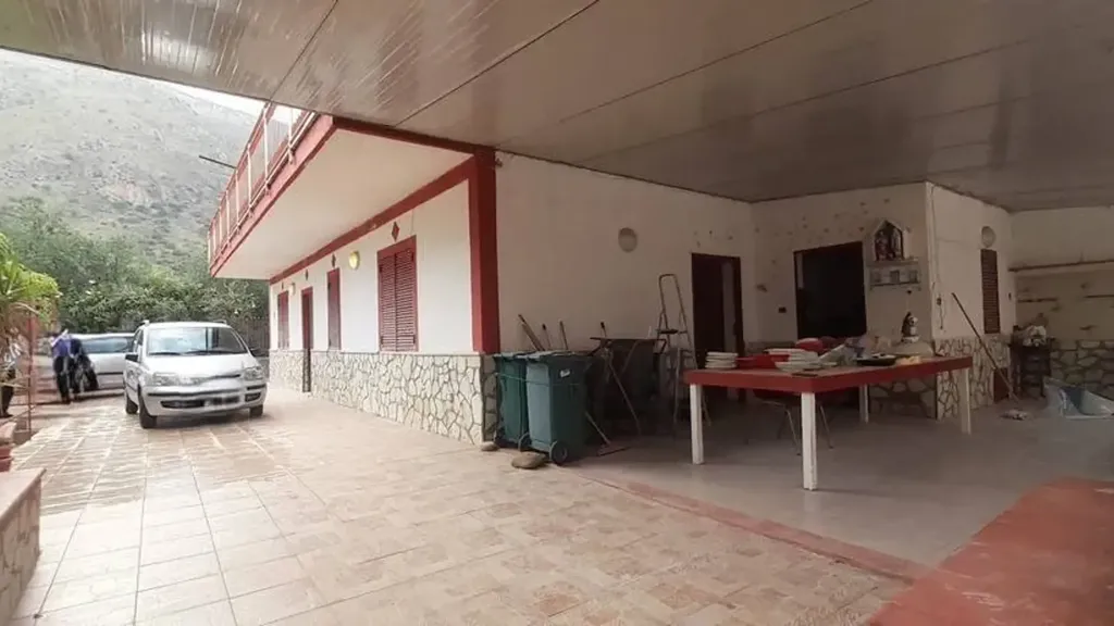 Garage - Unifamiliar Villa with Garden in Carini