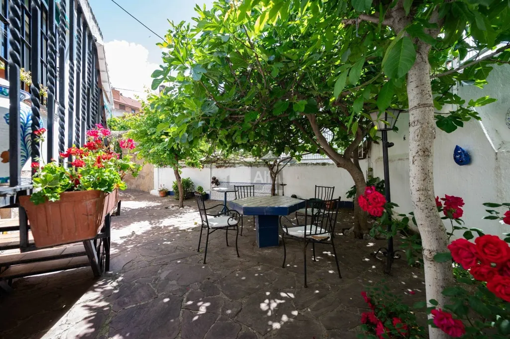 Aed - Detached House with Development Potential in Arturo Soria