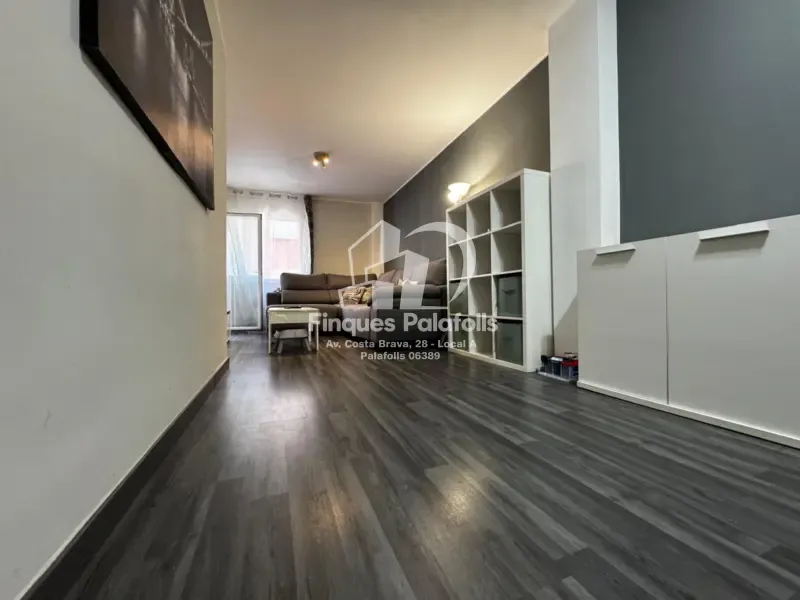 Séjour - Modernised Apartment with Balcony in Blanes