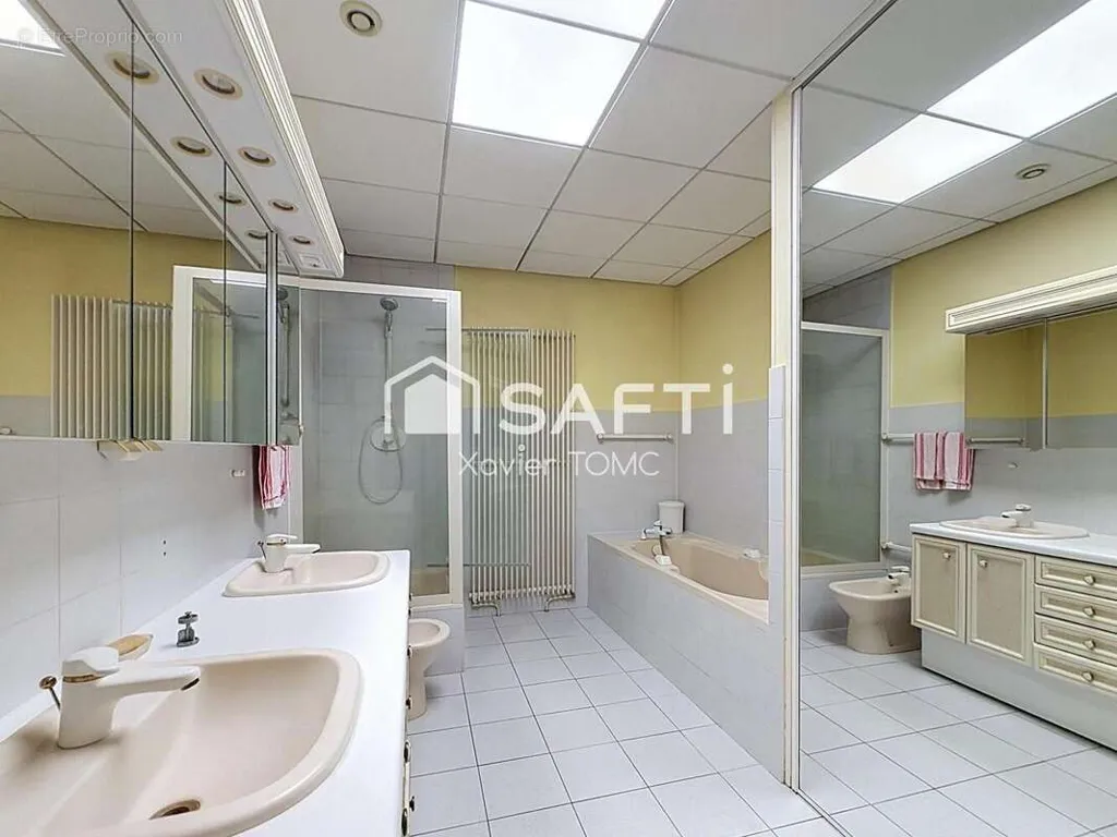 Salles de bain - Appartement de Standing avec Balcon à Lens