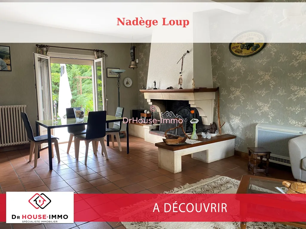 Séjour - Pavillon Traditionnel avec Piscine à Charbuy