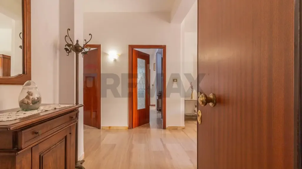 Hallway - Apartment with Balconies in Cappuccini, Viterbo