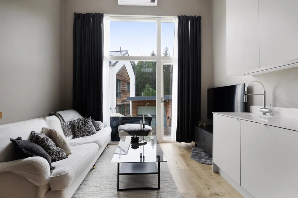 Séjour - Attic Flat with Balcony in Törnskogen