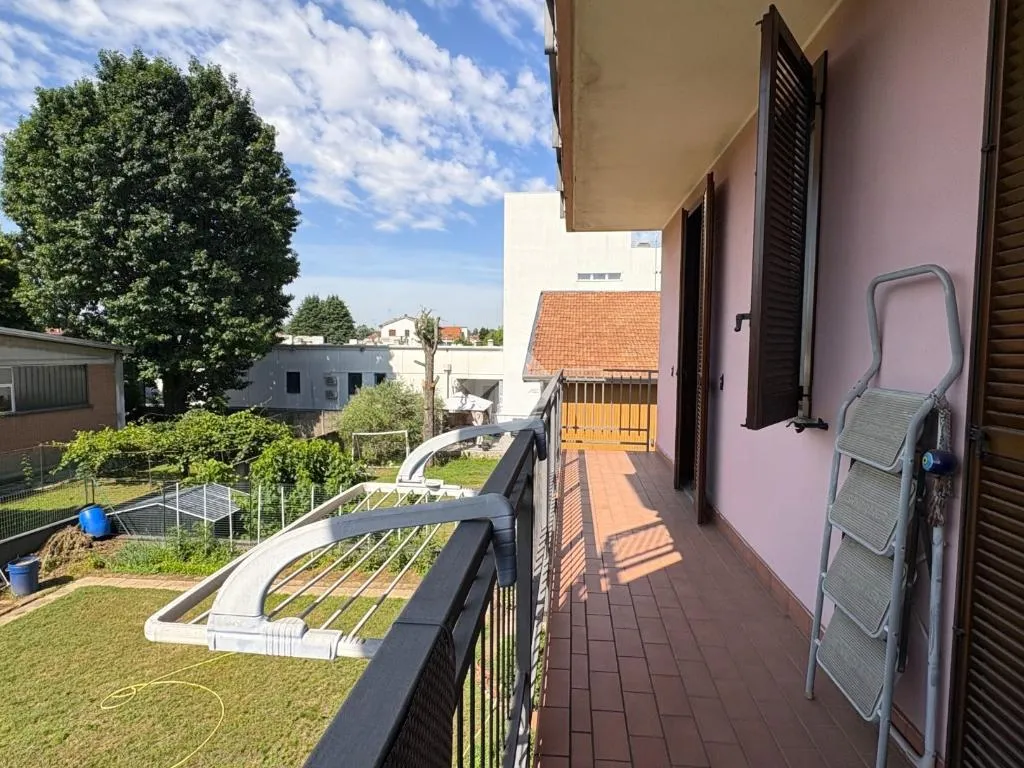 Rõdu - Modern Flat with Terrace in Senago