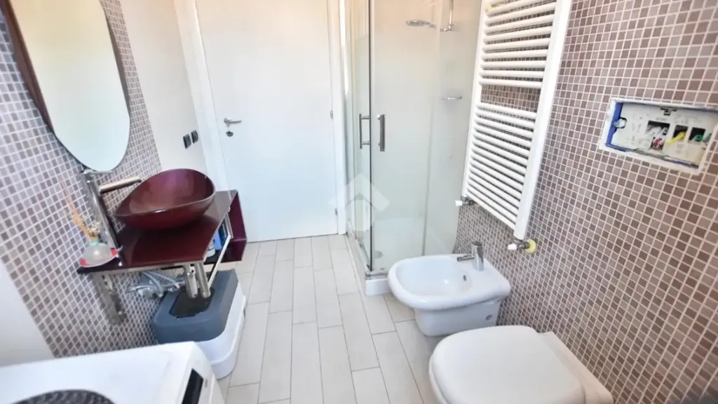 Bathrooms - Studio Flat with Balcony in Vignate
