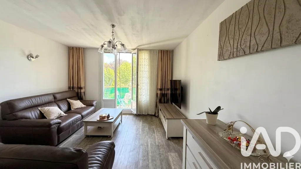 Séjour - Appartement avec balcon et parking à Fontaine