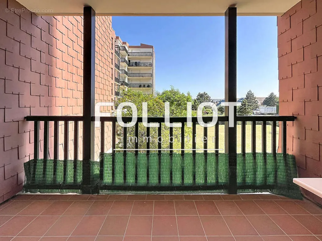 Balcony - 2-Bedroom Apartment with Balcony in Cabourg
