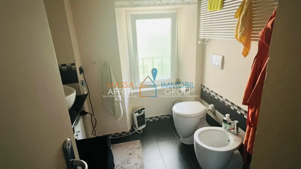 Salles de bain - Semi-detached House with Veranda in Massa