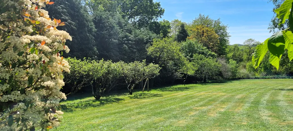 Giardino - Spacious House with Garden in Talensac