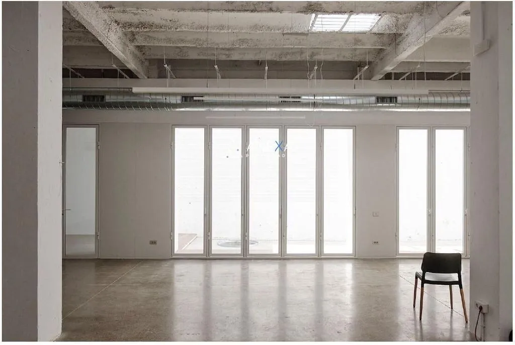 Rooms - Commercial Offices with Patio in Barcelona's 22@ District