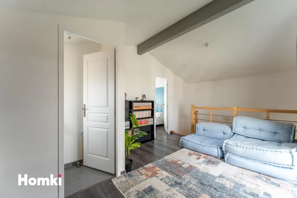 Bedrooms - Family House with Pool in Montussan