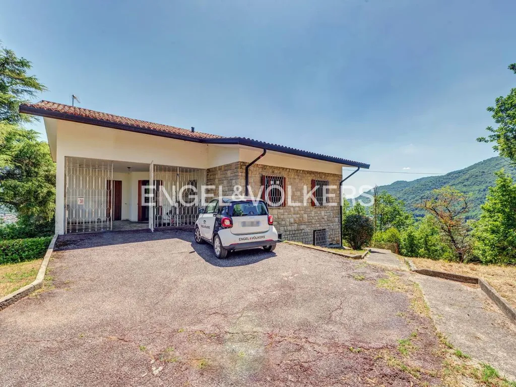 Exterior - Villa with Lake View in Galbiate