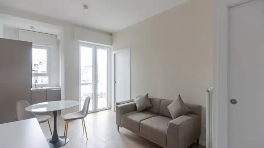Elutuba - Fully Furnished Flat with Balcony in Milan