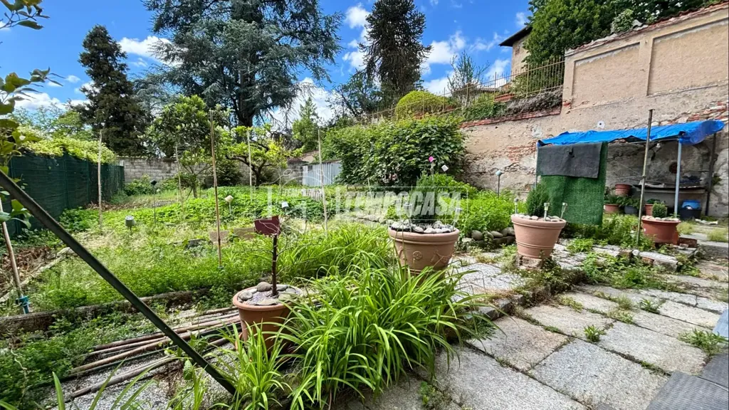 Aed - Triplex with Private Garden in Biella Centre
