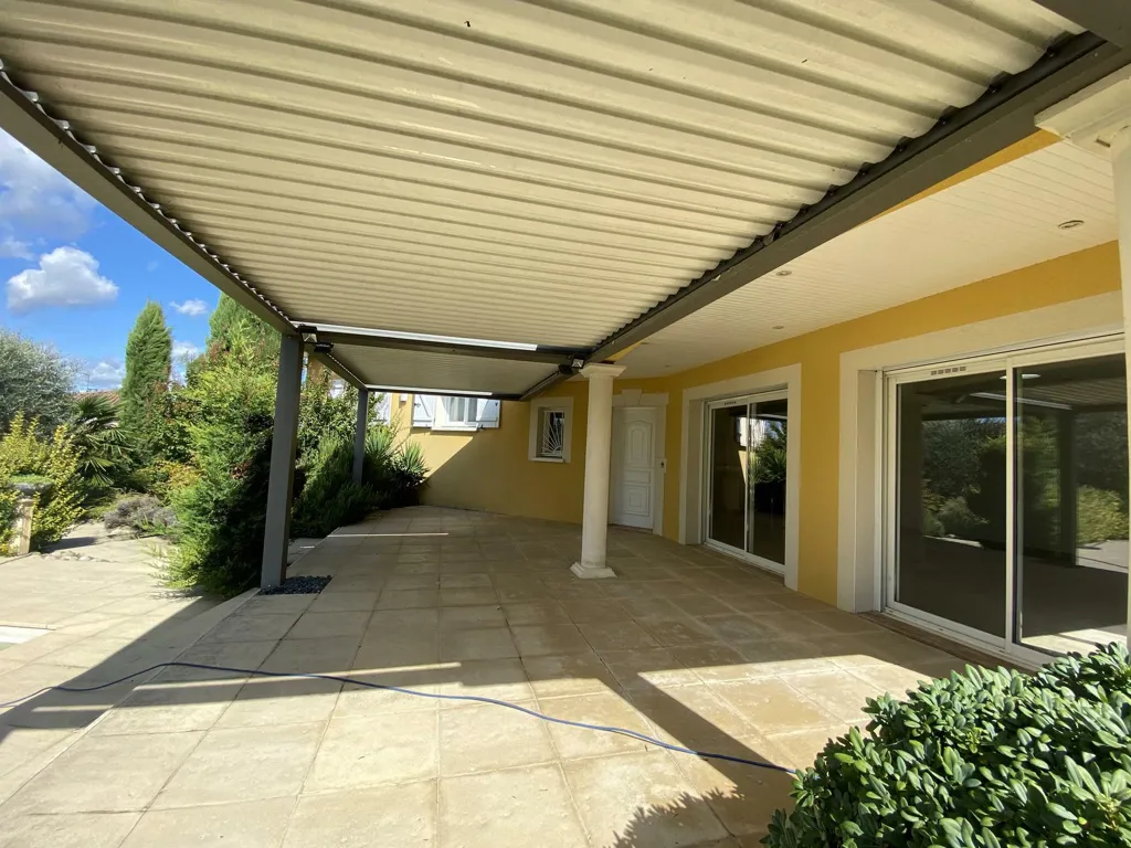 Terrace - Villa with Pool near Villefranche-sur-Saône